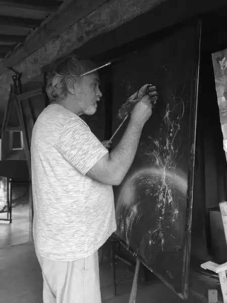 Gabriel dans son atelier.